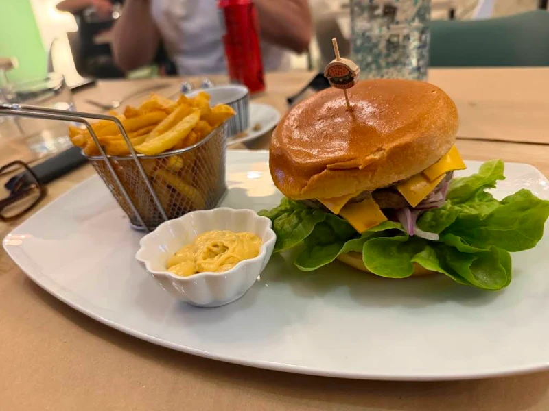 Cheese burger
